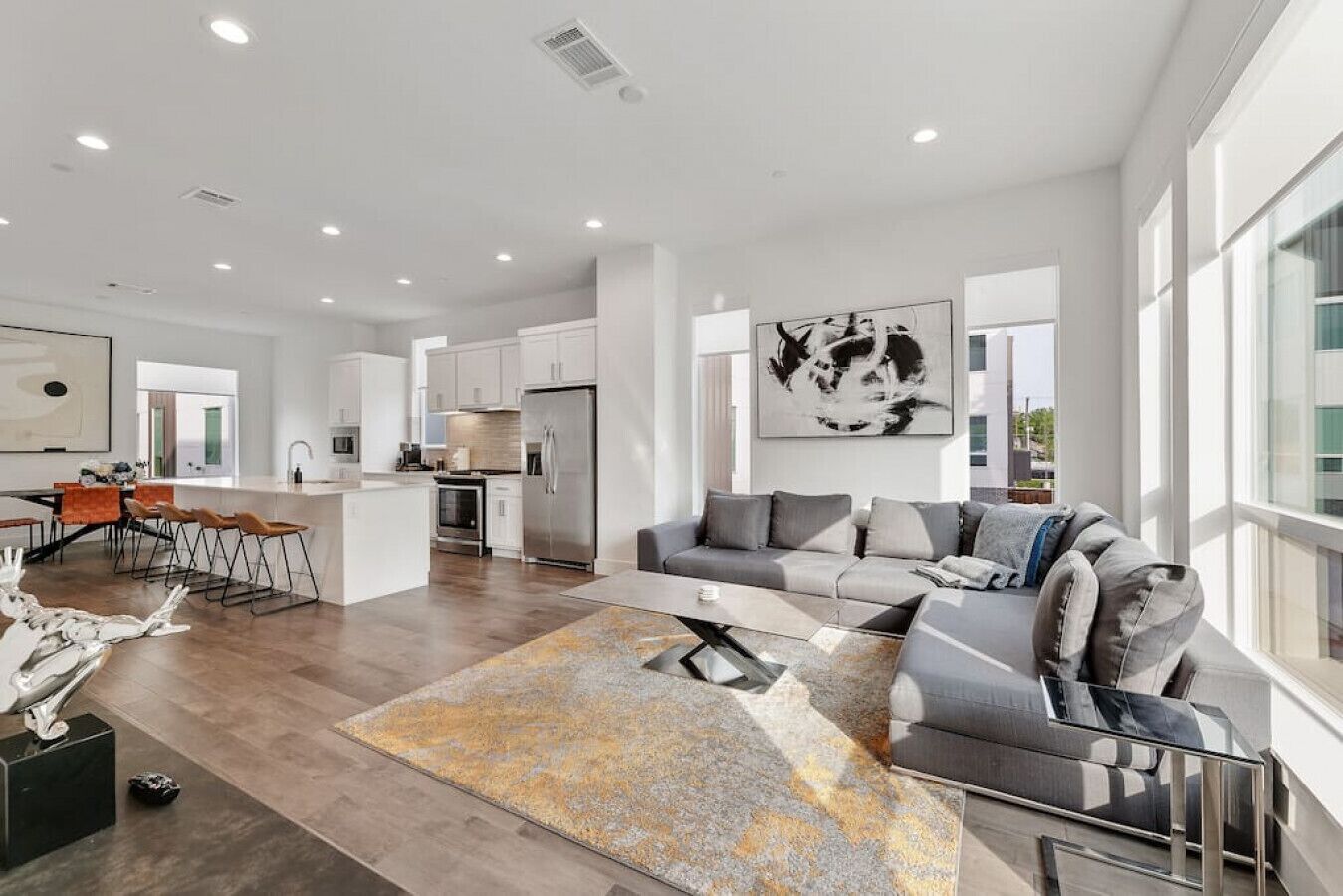 McCoy 401 · Modern Downtown Townhouse + Skyline Rooftop Views