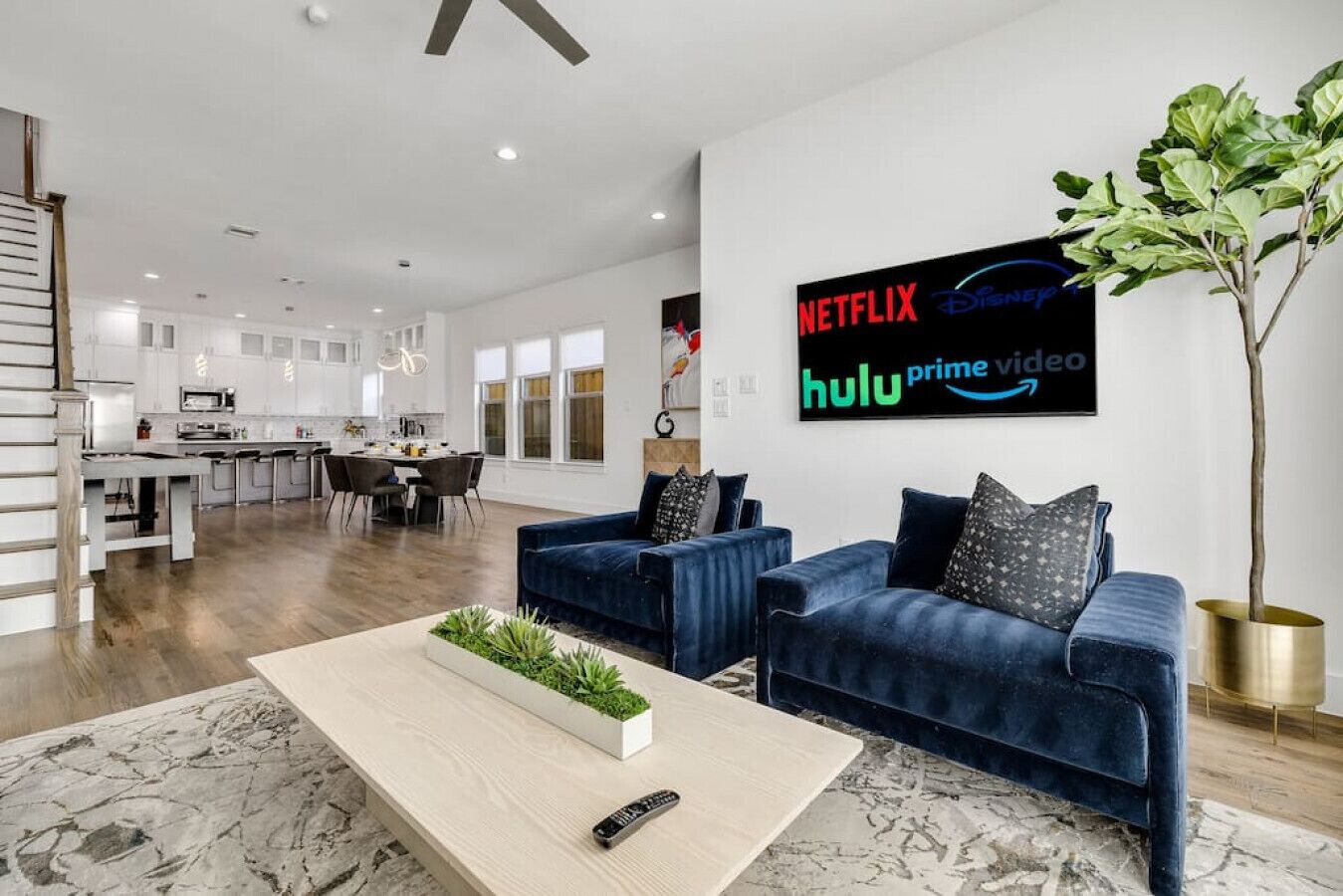 621 W 9th  · Bishop Arts Upscale Airy Oasis+Games+PRVT Parking