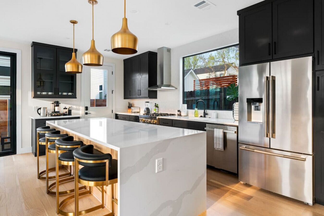 2916 E 13th #1  · Central High-End Home+3BD+Free PRKG | East Austin