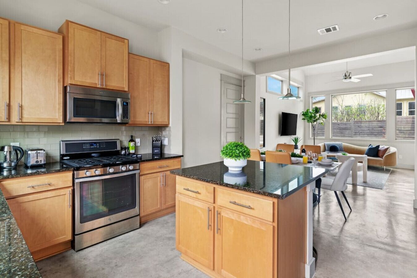 614 Terrell #F  · Fun Home Centrally Located-Mins to DT! 3BD+Garage