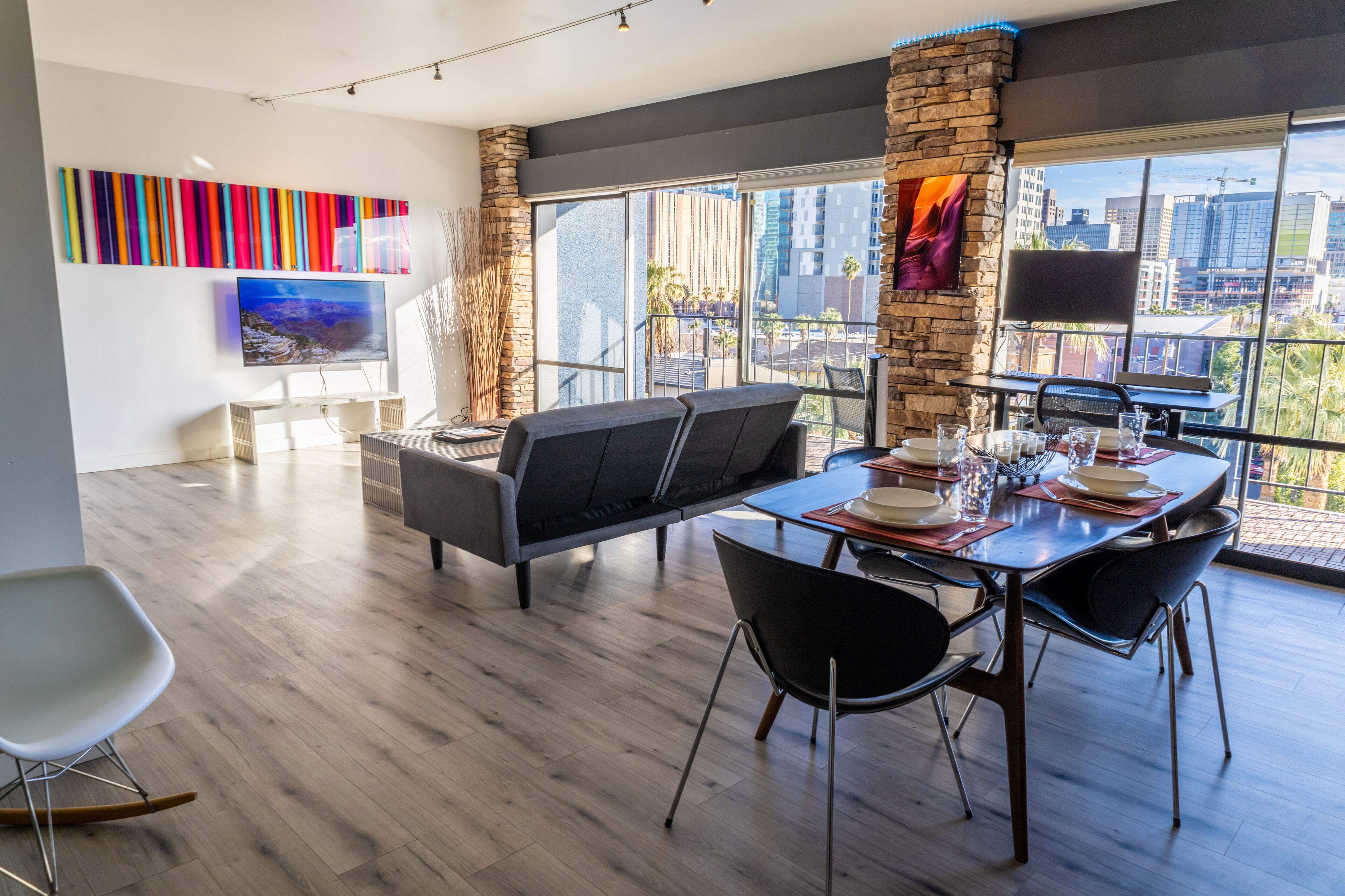 Stunning views | High rise w/ Balcony & Pool