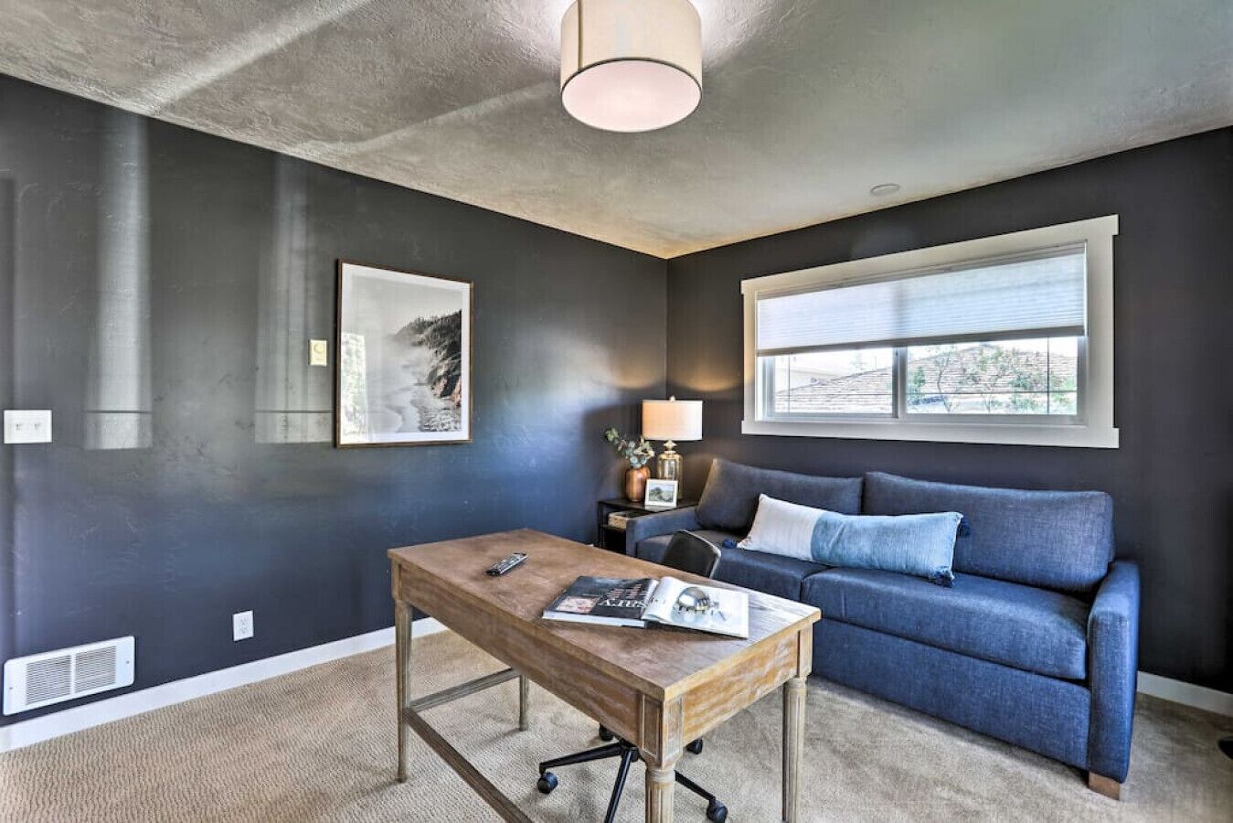 Cozy abode in a quiet neighborhood with easy access to the Snake River Greenbelt!