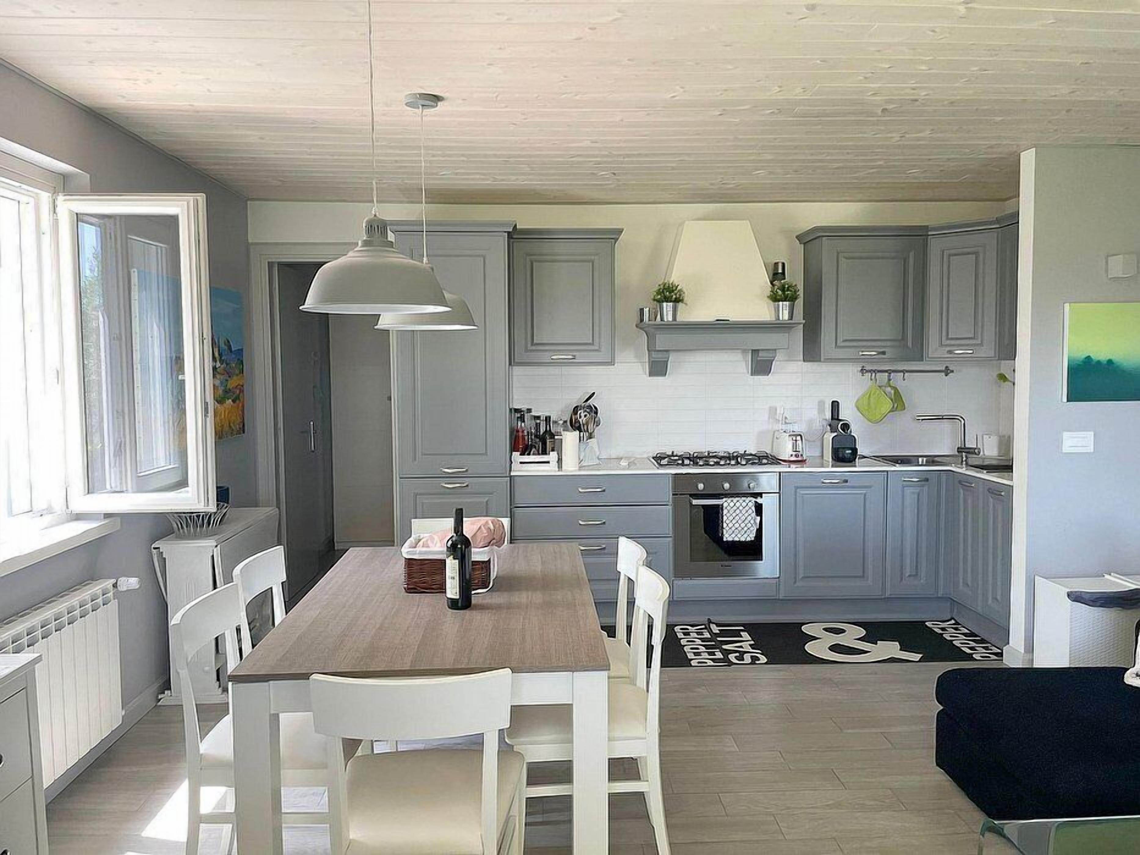 Villa Bougainville: A welcoming one-story villa situated in a quiet location, a few minutes from the town center, with Free WI-FI.