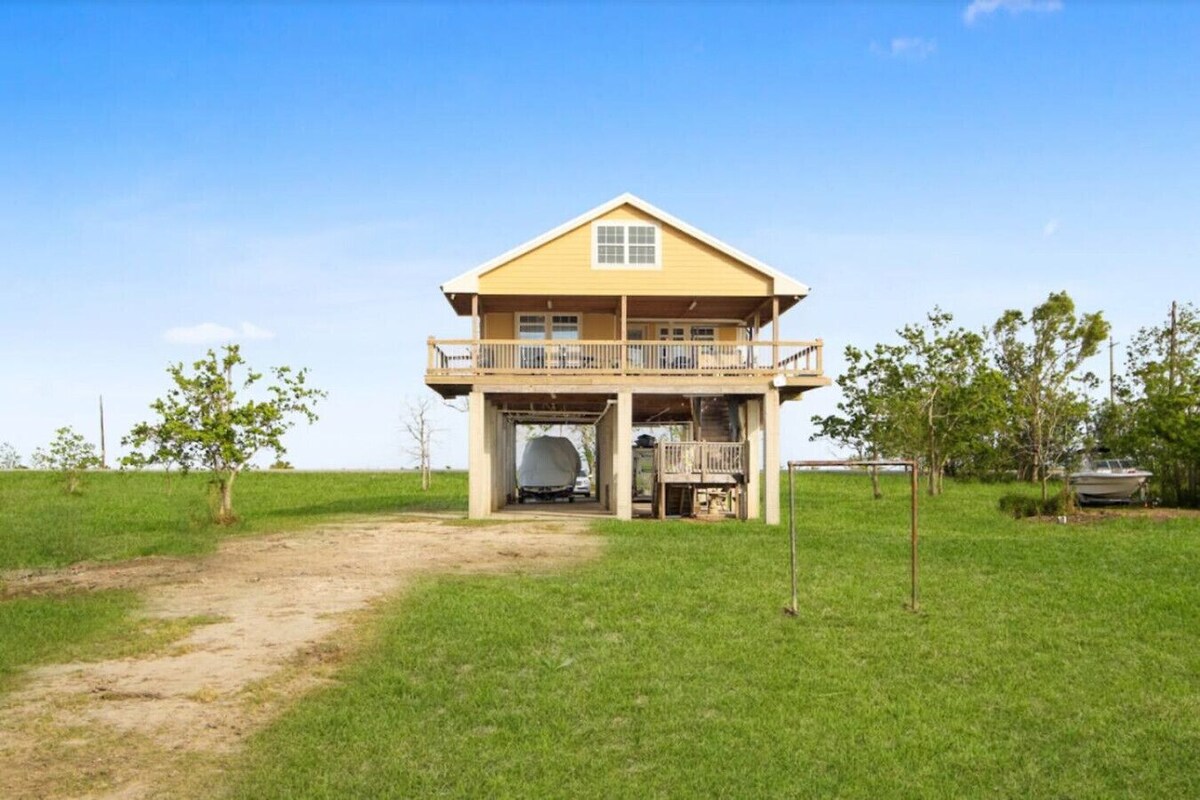 Family Perfect Waterfront Home | Pet Friendly