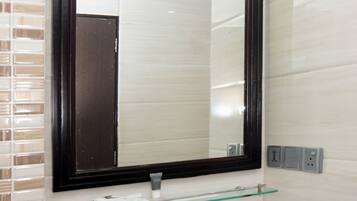 Family Suite View Room | Bathroom