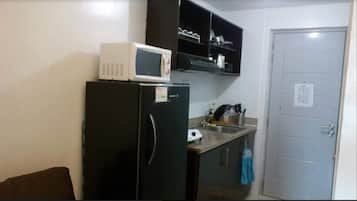Condo básico | Cozinha privada | Geladeira, micro-ondas, cooktop, chaleira elétrica