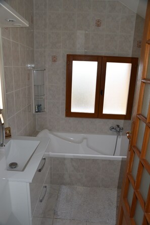 Shower, hair dryer, towels, toilet paper