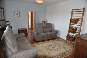 TV, DVD player, books, stereo