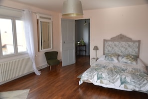3 bedrooms, desk, iron/ironing board, travel cot