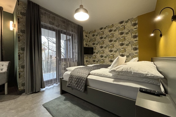 Frette Italian sheets, premium bedding, pillow-top beds, minibar