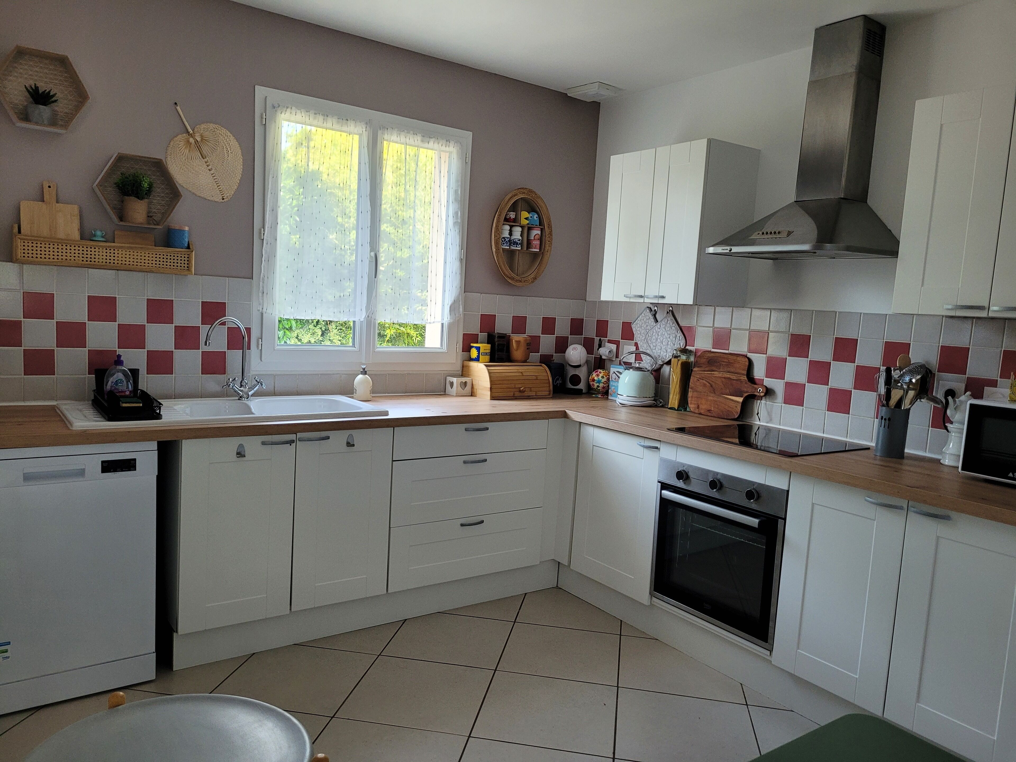 A timeless house, playful house with investigation in the 80s