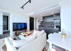 2 bilik tidur, langsir/tirai gelap terus, seterika/papan seterika 