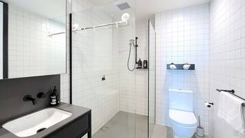 2 bedrooms, blackout curtains, iron/ironing board, free WiFi