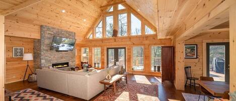 Televisión y chimenea