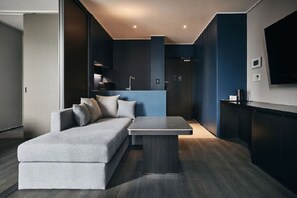 [Wine pkg] Premier Family Twin + Breakfast for 2 + a Bottle of red or white wine per stay