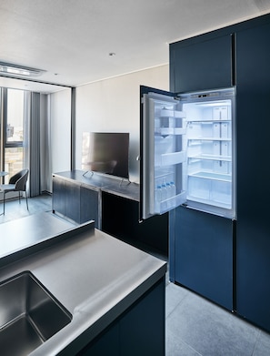 Premier Double Room | Desk, free WiFi, bed sheets - HOMES Stay Myeongdong (Seoul)