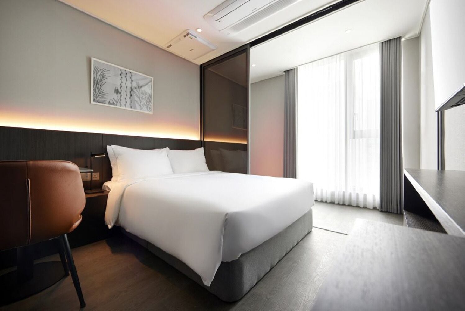 [Wine pkg] Standard Double + a Bottle of red or white wine per stay | Desk, free WiFi, bed sheets