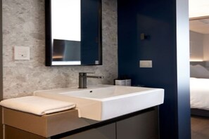 [Wine pkg] Standard Double + a Bottle of red or white wine per stay | Salle de bain