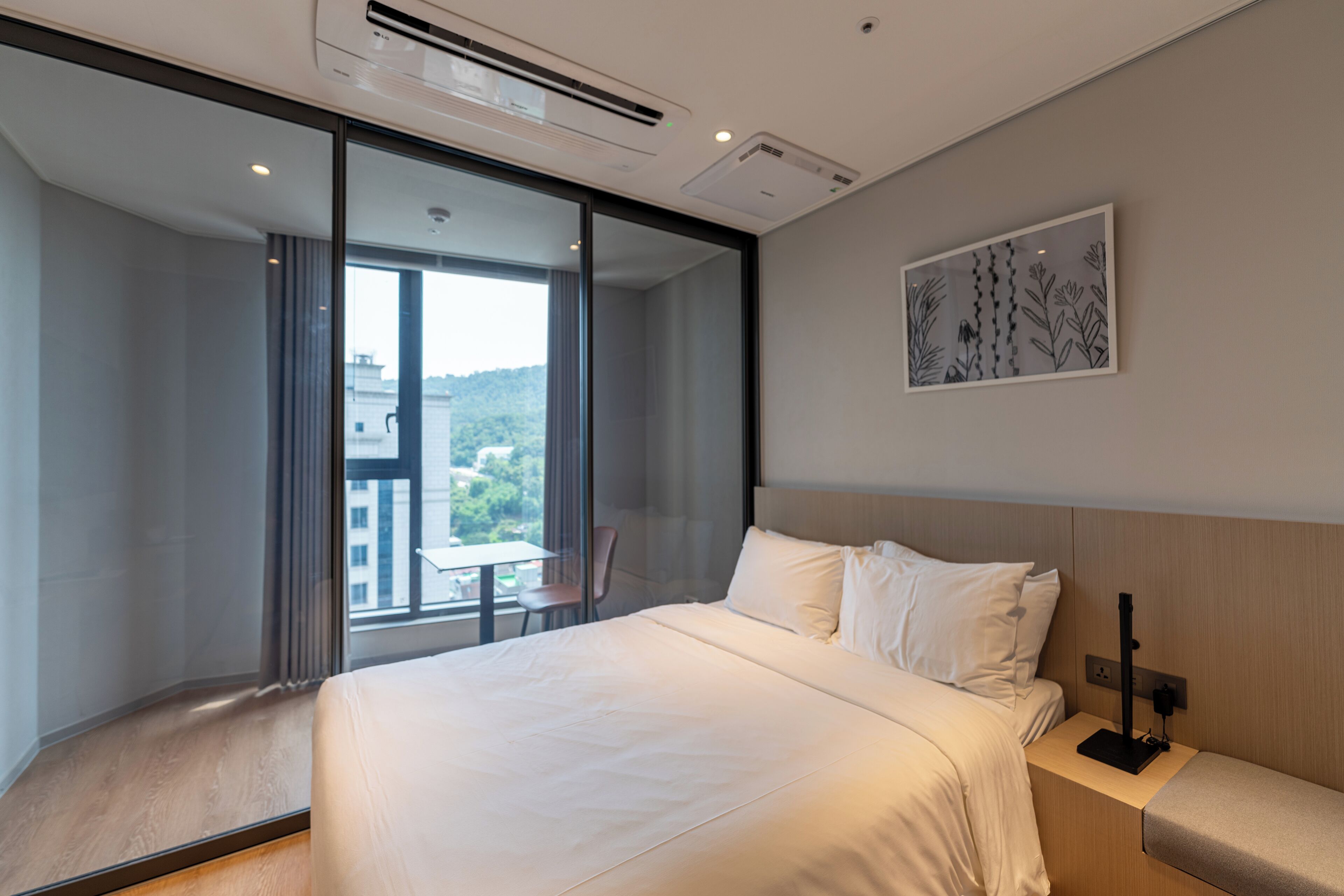 Desk, free WiFi, bed sheets