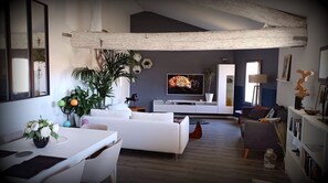 Smart-TV, DVD-Player, Bücher, Musikbibliothek