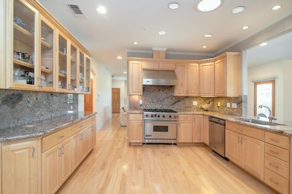 Frigorífic, microones, forn i placa de cuina