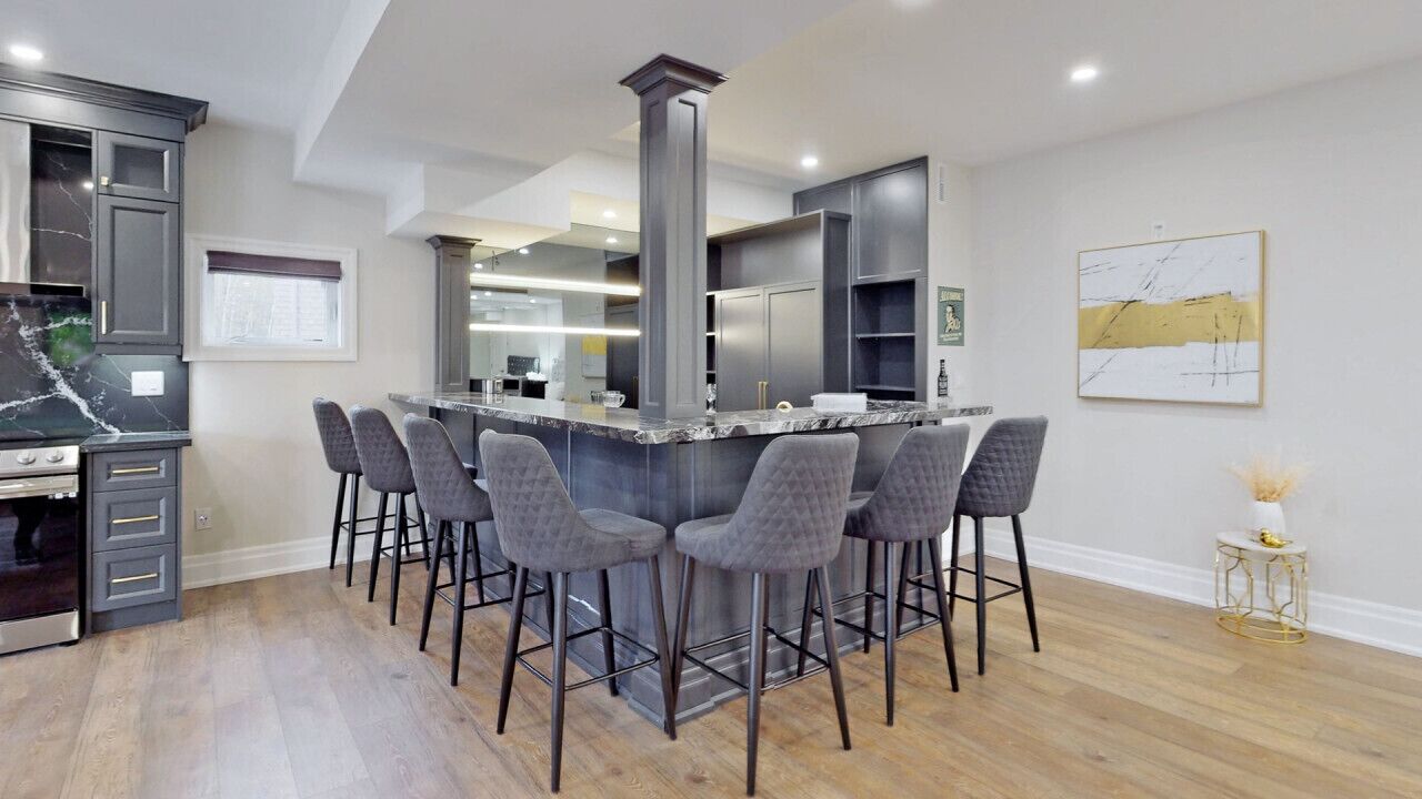 Family Modern walkout Basement w/Sauna Indoor Fireplace Wifi