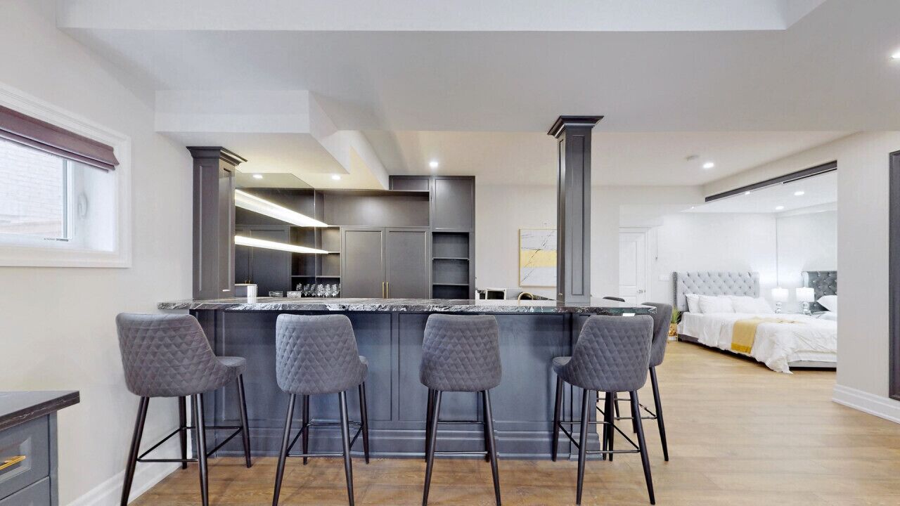 Family Modern walkout Basement w/Sauna Indoor Fireplace Wifi