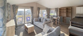 Brand new unit to the Hire fleet, stunning 20ft x 40ft accommodation.