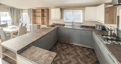 Brand new unit to the Hire fleet, stunning 20ft x 40ft accommodation.