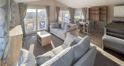 Brand new unit to the Hire fleet, stunning 20ft x 40ft accommodation.