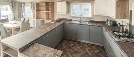 Refrigerador, horno, placa de cocina, lavavajillas