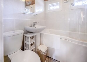 Bathroom - 3 bedroom accommodation in Blaenau Ffestiniog (Blaenau Ffestiniog)