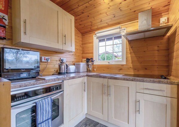 Fridge, oven, stovetop, toaster