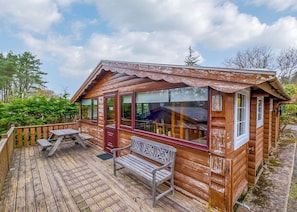Outdoor dining - 3 bedroom accommodation in Blaenau Ffestiniog (Blaenau Ffestiniog)