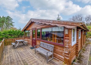 Outdoor dining - 3 bedroom accommodation in Blaenau Ffestiniog (Blaenau Ffestiniog)