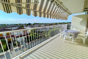 Outdoor dining - Apartment in Caorle near Spiaggia Tartaruga (Porto Santa Margherita (VE))