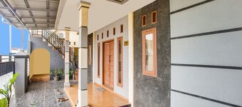 OYO Life 3005 Kost Rumaisha Syariah
