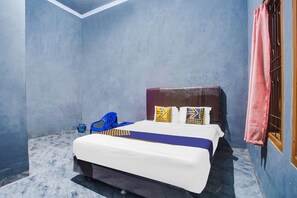 Double Room | Free WiFi, bed sheets - OYO Life 3005 Kost Rumaisha Syariah (Bandar Lampung)