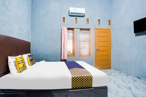 Double Room | Free WiFi, bed sheets - OYO Life 3005 Kost Rumaisha Syariah (Bandar Lampung)