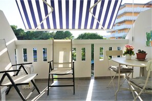 Outdoor dining - Apartment in Porto Santa Margherita (VE) (Porto Santa Margherita (VE))