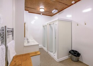 Bathroom - 5 bedroom accommodation in Blaenau Ffestiniog (Blaenau Ffestiniog)
