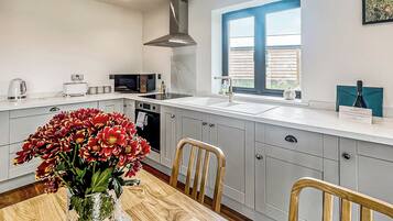 Fridge, oven, stovetop, toaster