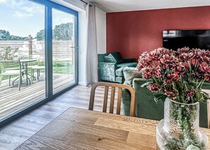 TV - Country Lodge Deluxe (Old Buckenham)