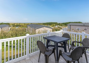 Outdoor dining - 3 bedroom accommodation in Holywell Bay (Holywell Bay)