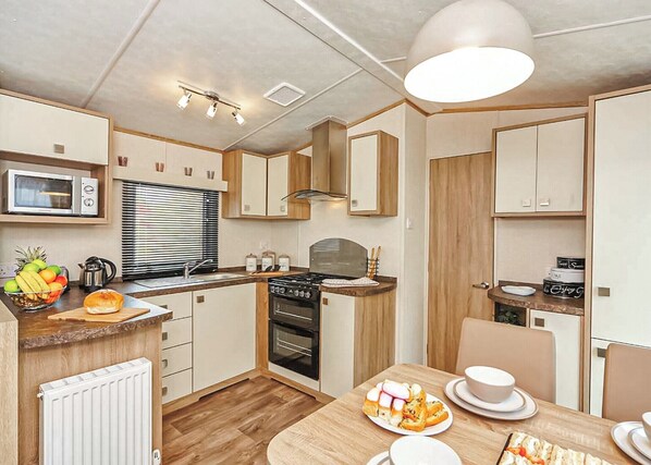 Frigorífic, forn, placa de cuina i torradora 