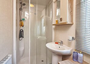 Bathroom - 12ft-wide caravan with one double and one twin. (Silloth)