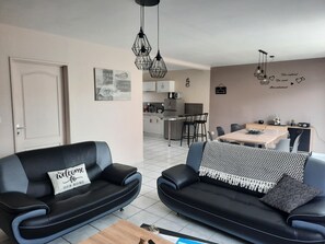 Smart TV, reproductor de DVD y libros 