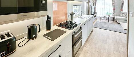 Kühlschrank, Ofen, Herdplatte, Toaster