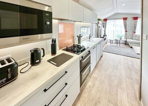 Fridge, oven, stovetop, toaster - Astoria Caravan Pet Friendly Decking (Nr New Quay, Cardiganshire)