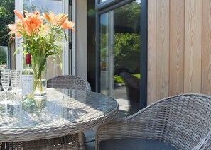 Outdoor dining - 1 bedroom accommodation in Allithwaite (Allithwaite)